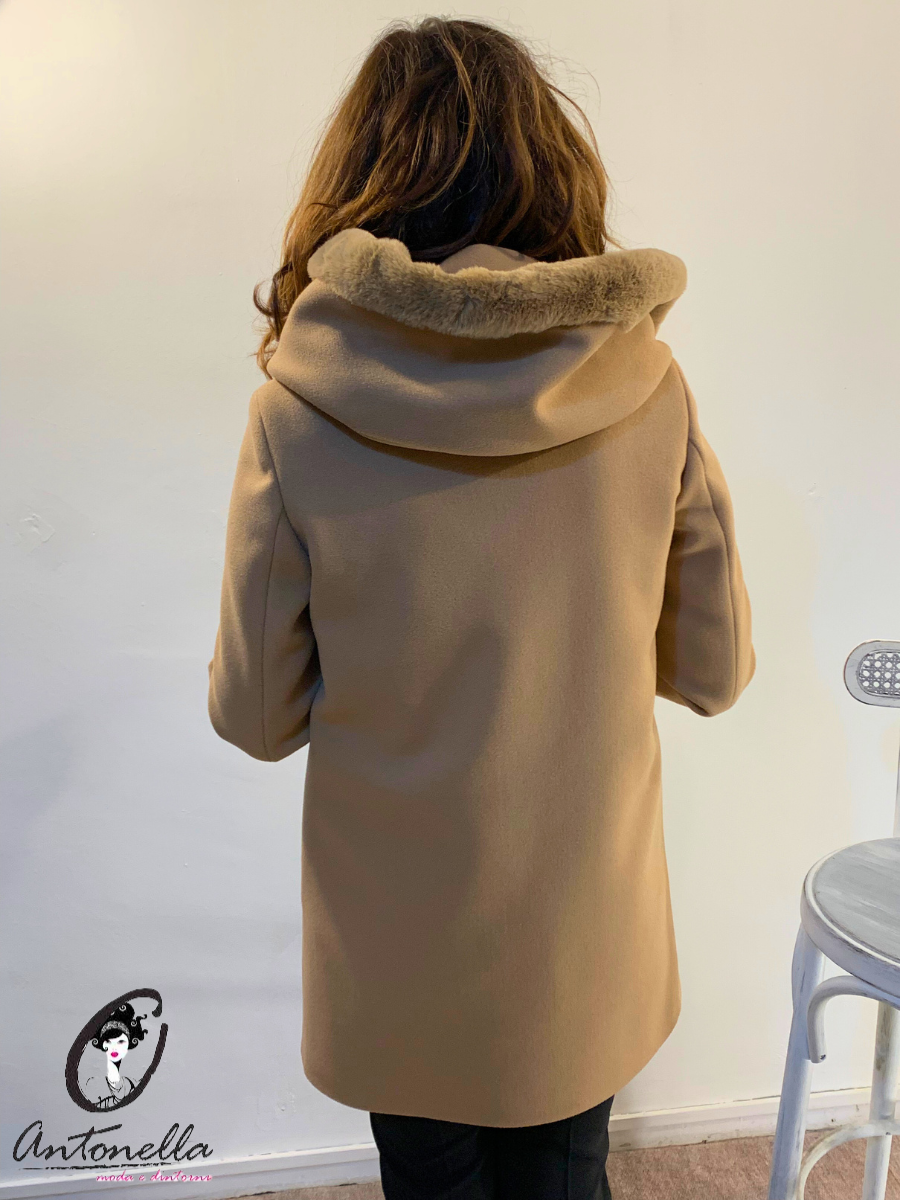 Cappotto Donna con Cappuccio Artigli